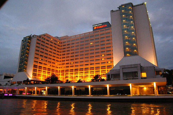 هتل رامادا پلازا (Ramada Plaza)